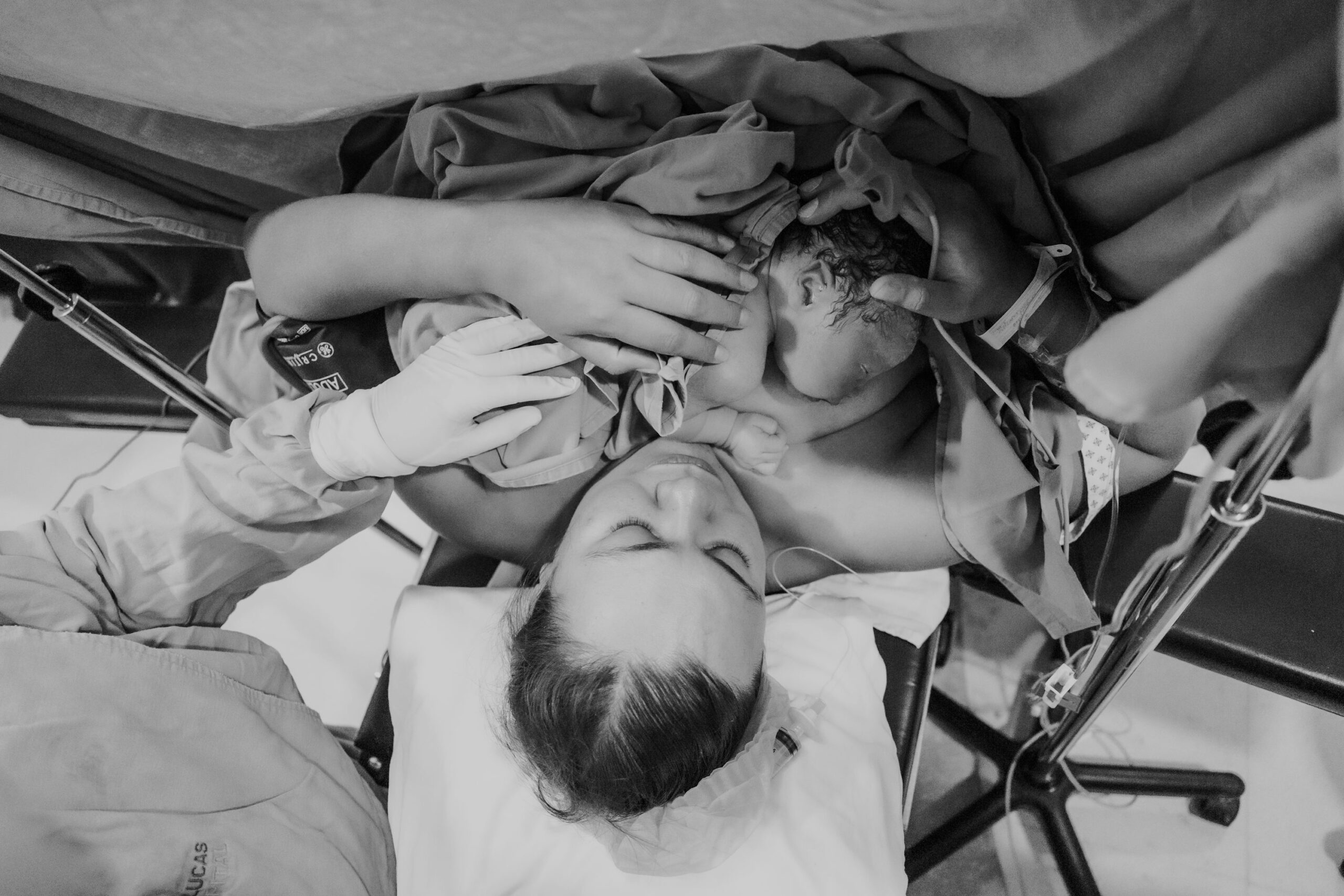 출산 감사 대표기도문 예시, 순산한 성도를 위해 이렇게 준비하세요 2 병원에서 부모 품에 처음 안긴 갓 태어난 아기
